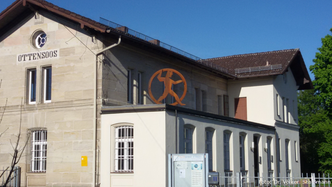Foto vom Gebäude des Kulturbahnhofs Ottensoos