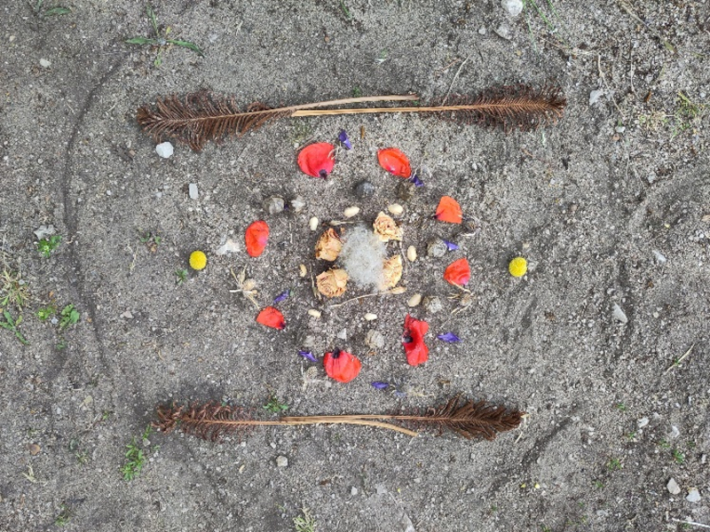 Mandala aus Naturmatierial Harmlose Kunst