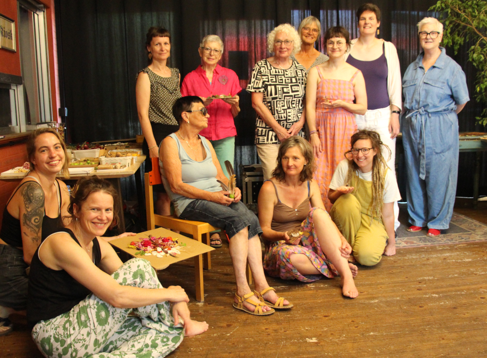 Gruppe aus dem Workshop Hersbruck 2026 mit Anna Hielscher Harmlose Kunst